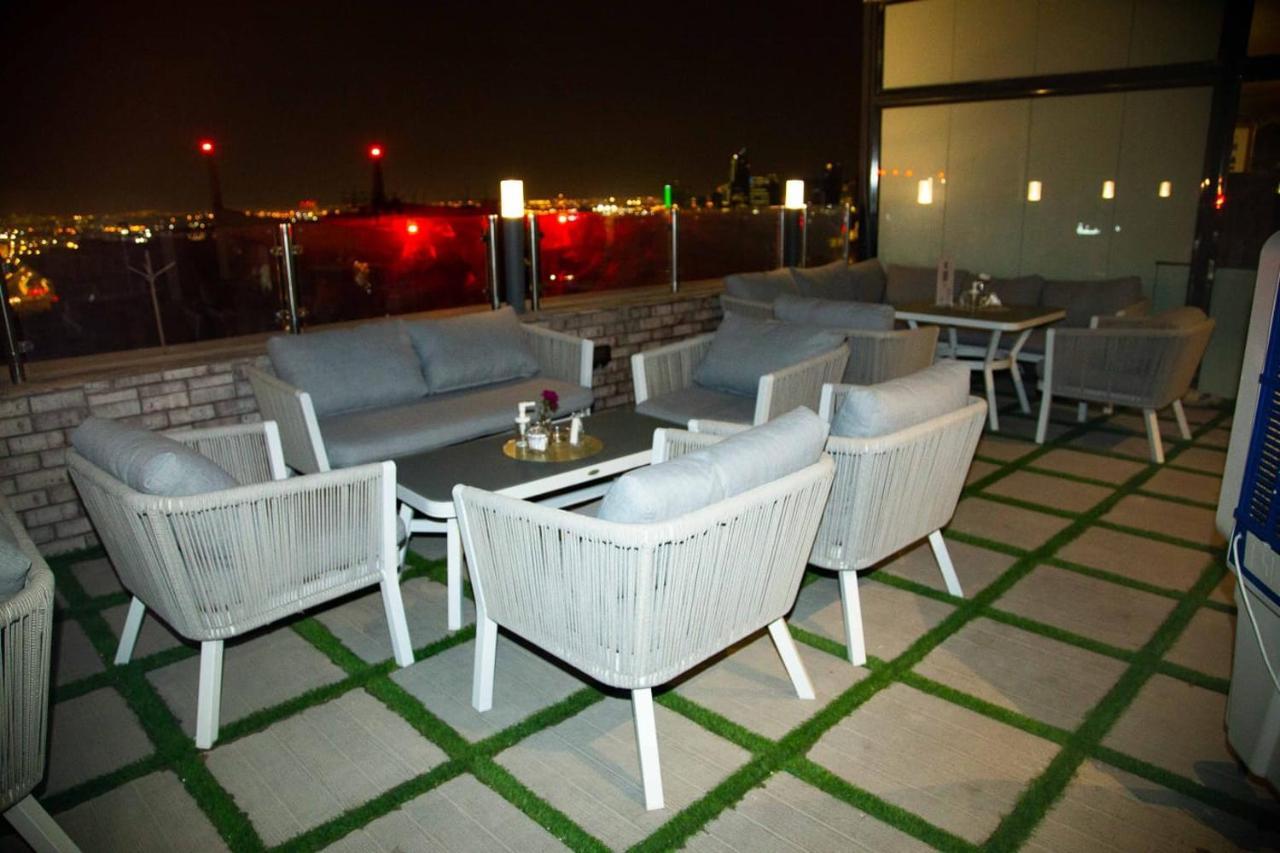 Saraya Corniche Hotel Dauhá Exteriér fotografie Rooftop bar at the hotel
