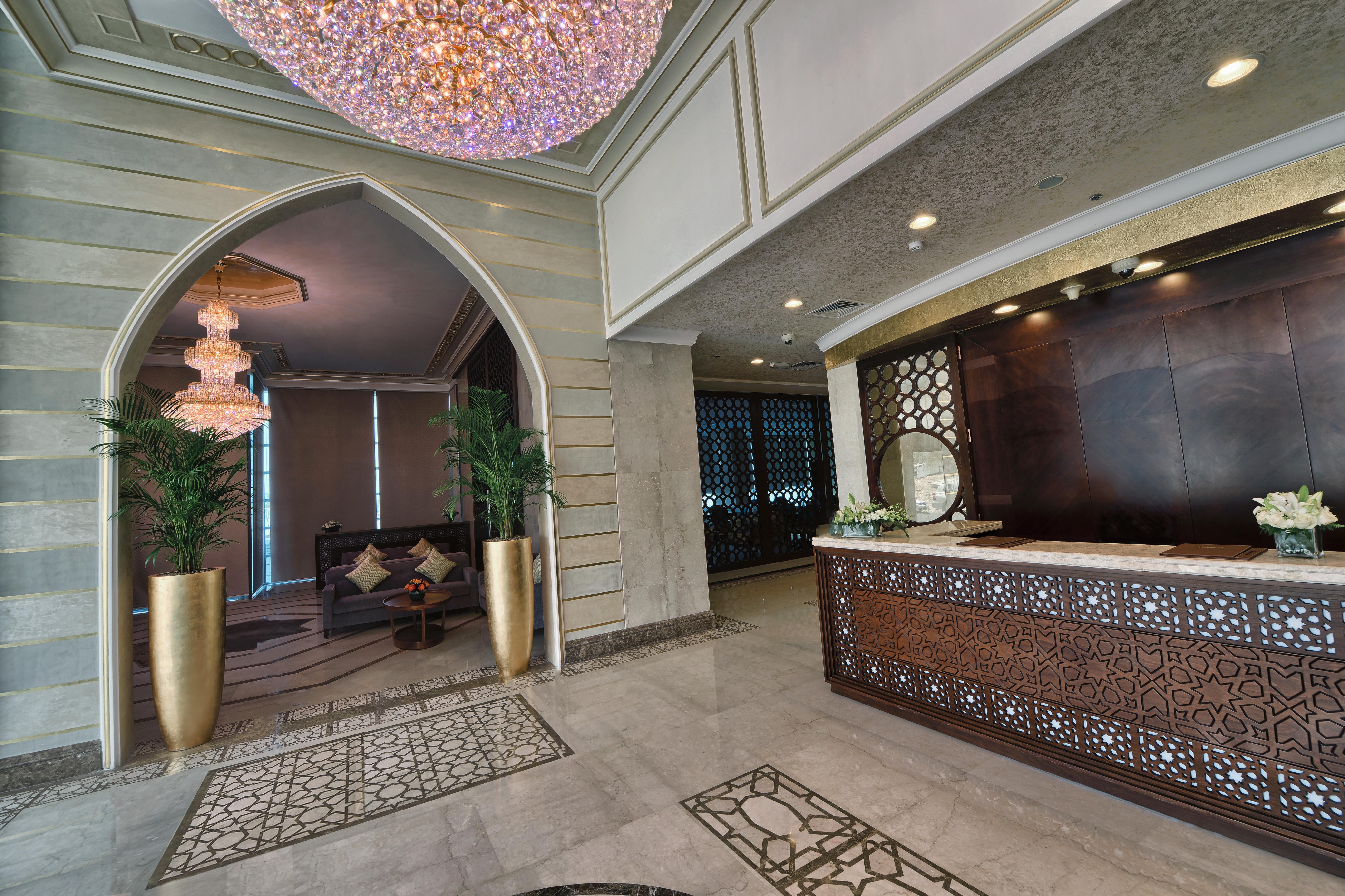 Saraya Corniche Hotel Dauhá Exteriér fotografie The lobby of the hotel