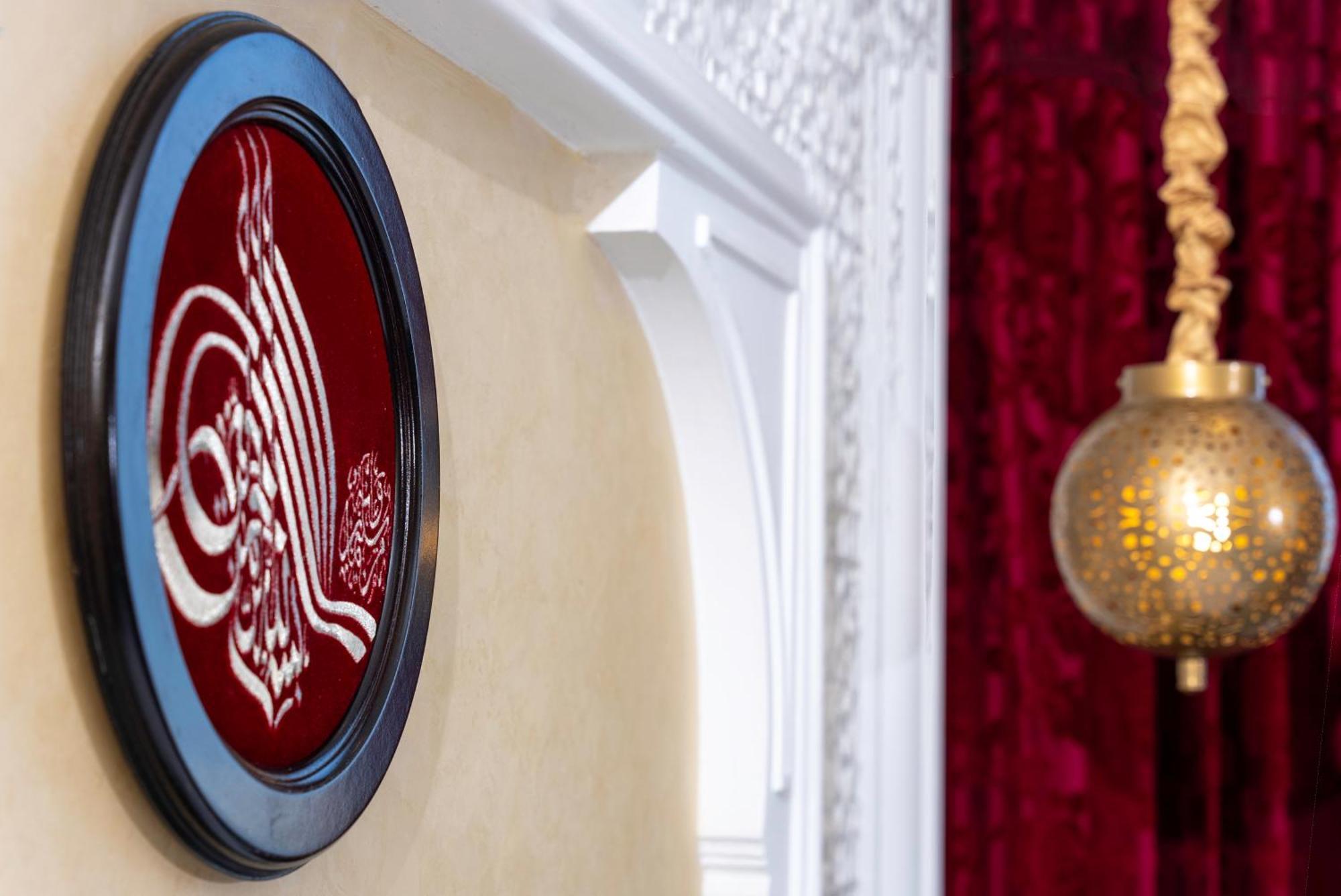 Saraya Corniche Hotel Dauhá Exteriér fotografie The tughra of the Sultan of the Ottoman Empire